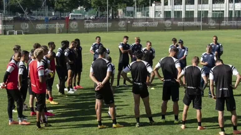 Una trentina di giocatori al via