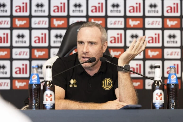 "Se pensiamo di fare i fenomeni ci prendono a sberle"