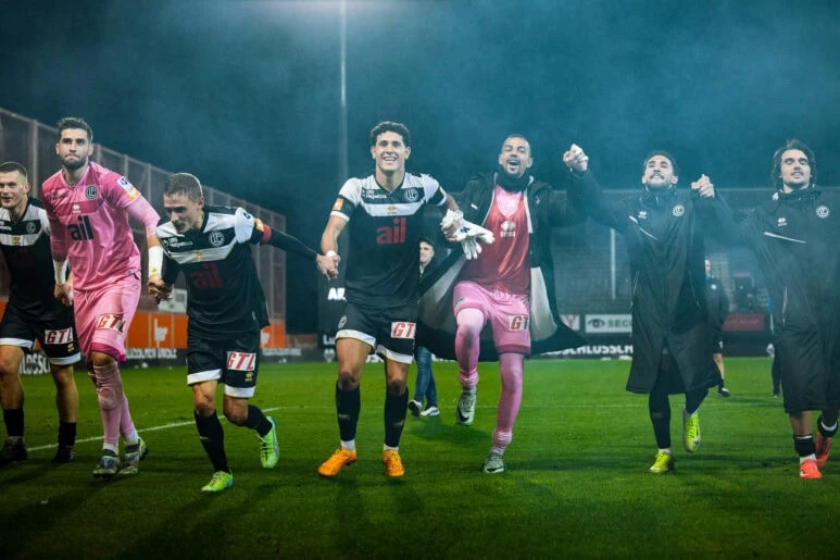 Singoli che si distinguono in un gruppo coeso e di valore 10