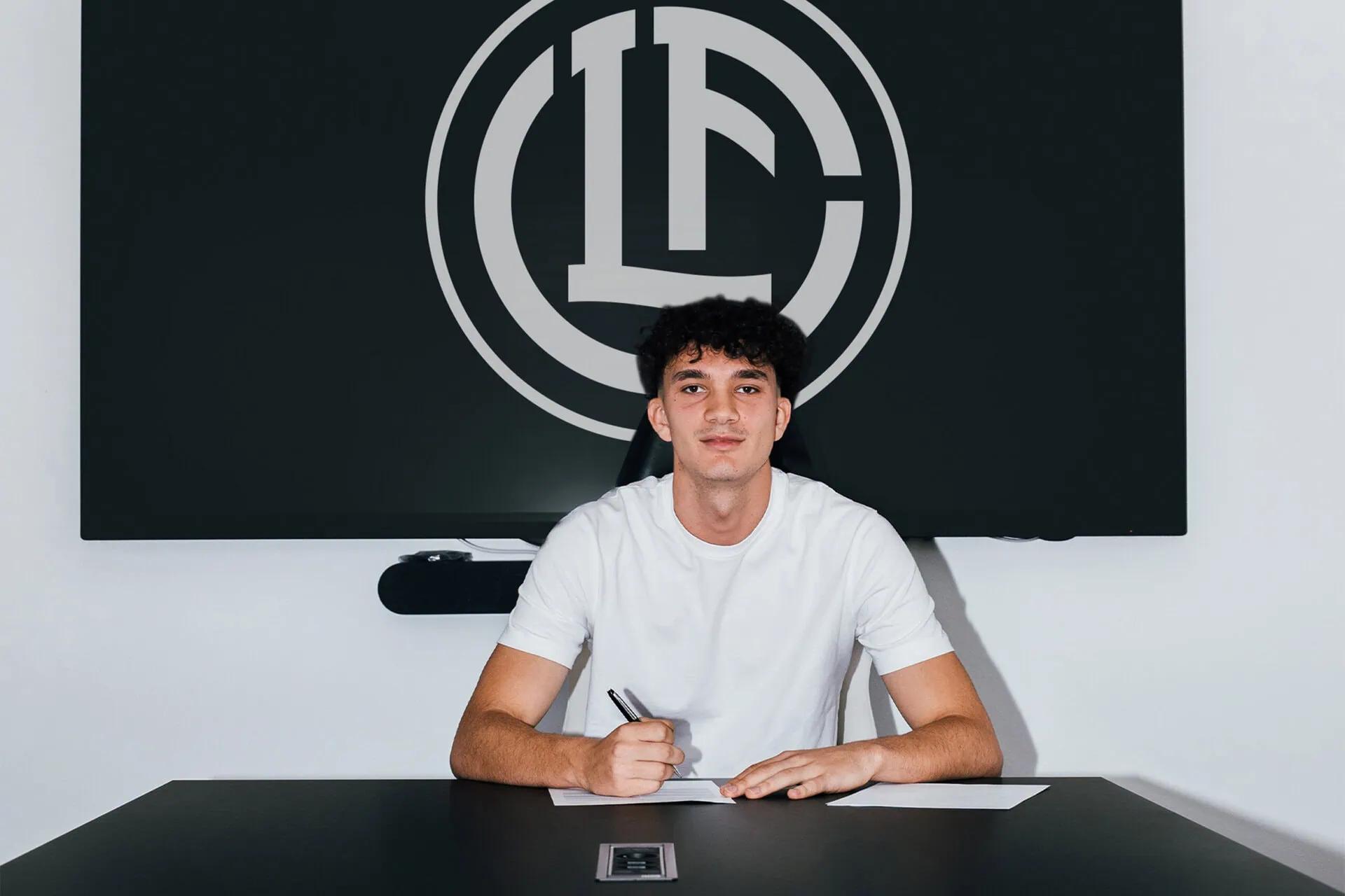 Contratto di tre anni per Rron Krueziu